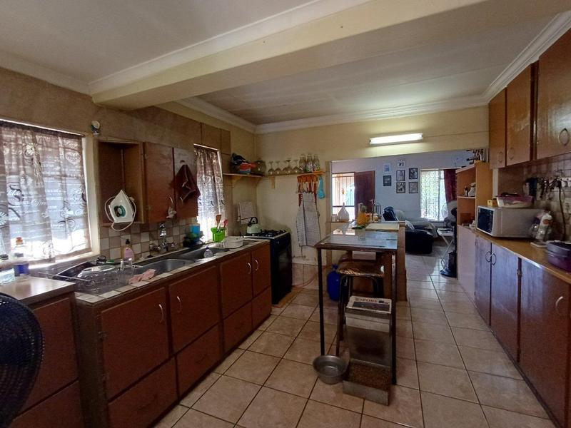 5 Bedroom Property for Sale in Claremont Western Cape